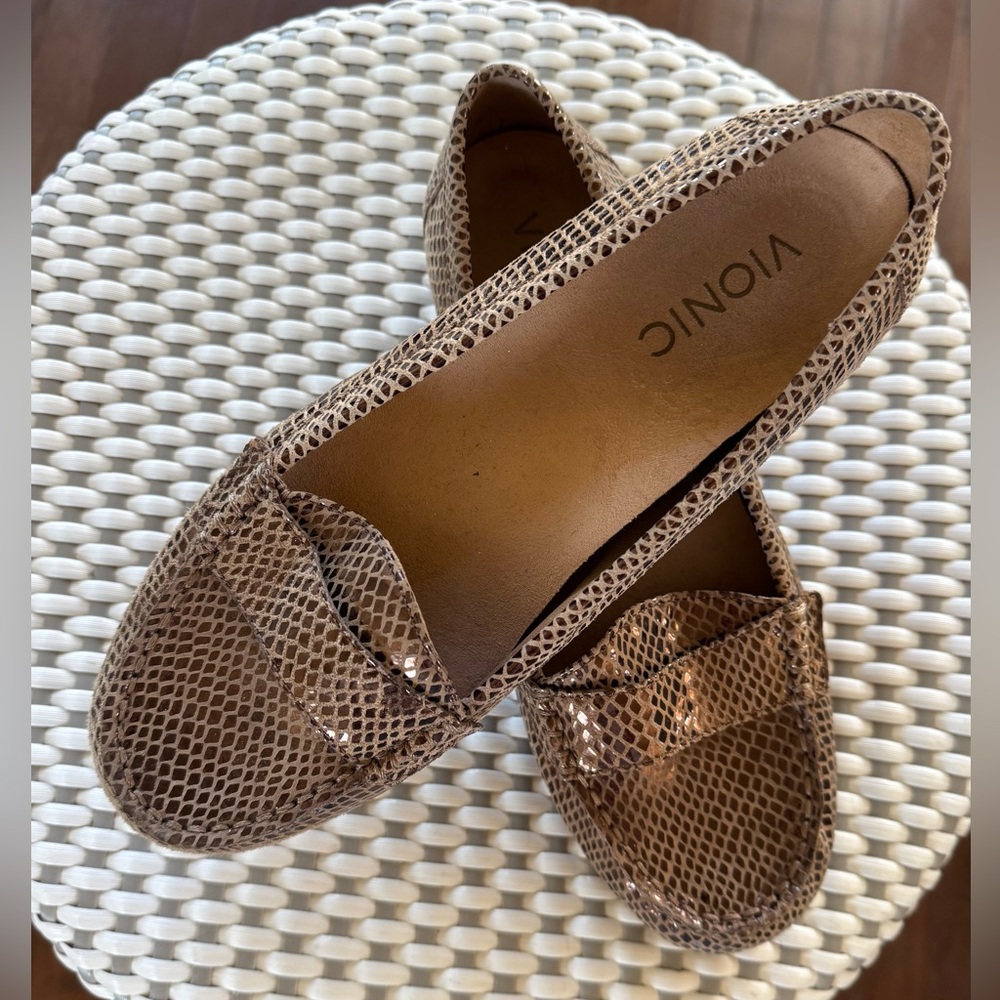 Vionic Larrun Bronze Loafer 7.5 - Picture 2 of 8